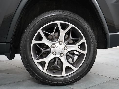 Used 2019 Jeep Grand Cherokee Limited AWD/4WD image 36