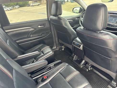 Used 2019 Toyota Highlander SE AWD/4WD image 26