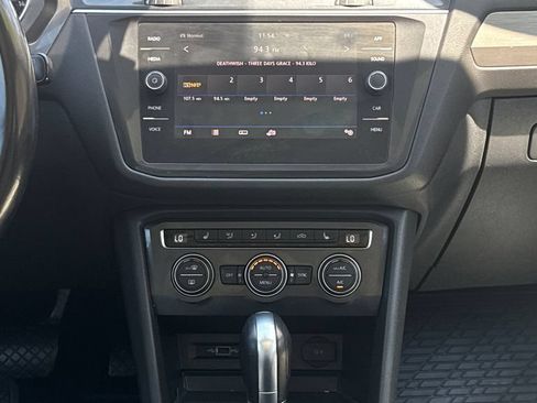 Used 2018 Volkswagen Tiguan SE AWD/4WD image 20