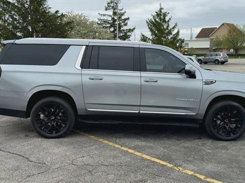 Used 2025 GMC Yukon XL Denali w/ Advanced Technology Package AWD/4WD image 9