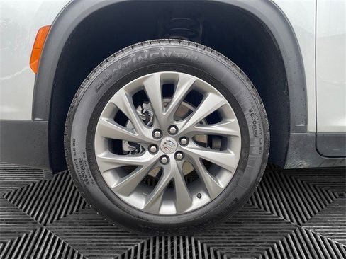 Certified 2025 Buick Enclave Preferred image 17