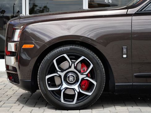 Used 2022 Rolls-Royce Cullinan Black Badge AWD/4WD image 12