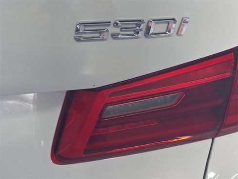 Used 2019 BMW 530i w/ Convenience Package image 23