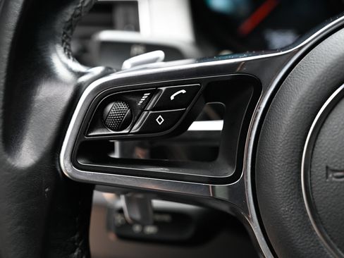 Used 2018 Porsche Macan Turbo image 24