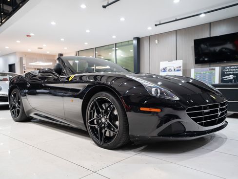 Used 2015 Ferrari California T image 32