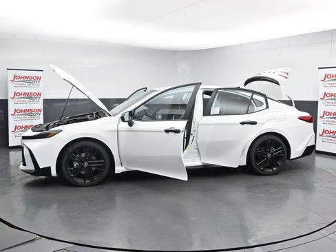 New 2026 Toyota Camry Hybrid FWD image 39