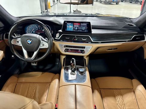 Used 2018 BMW 750i image 15