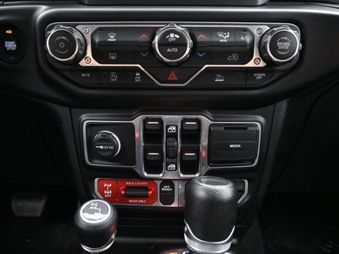 Used 2020 Jeep Gladiator Mojave w/ Trailer Tow Package AWD/4WD image 36