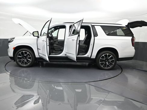 Used 2024 Chevrolet Suburban RST RWD image 34