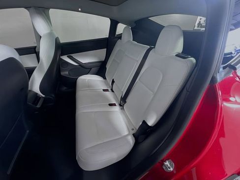 Used 2022 Tesla Model Y Performance image 24