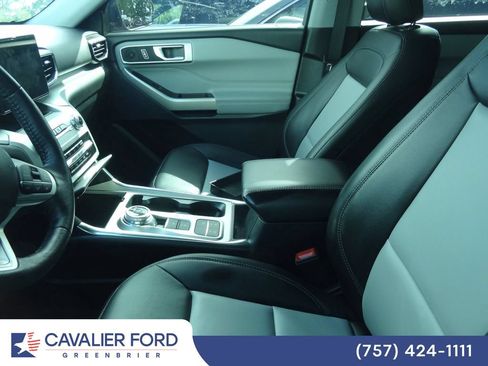 Used 2022 Ford Explorer XLT w/ Equipment Group 202A RWD image 8