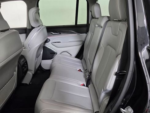 Used 2023 Jeep Grand Cherokee Overland w/ Luxury Tech Group IV image 33