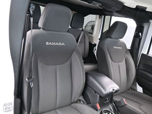 Used 2018 Jeep Wrangler Unlimited Sahara w/ Connectivity Group image 40