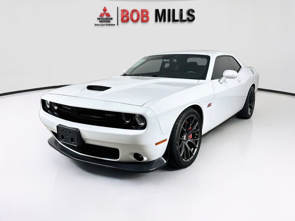 Used 2016 Dodge Challenger SRT w/ Technology Group RWD image 3