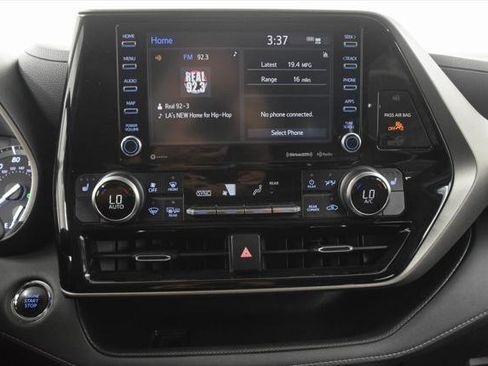 Certified 2022 Toyota Highlander XLE image 27