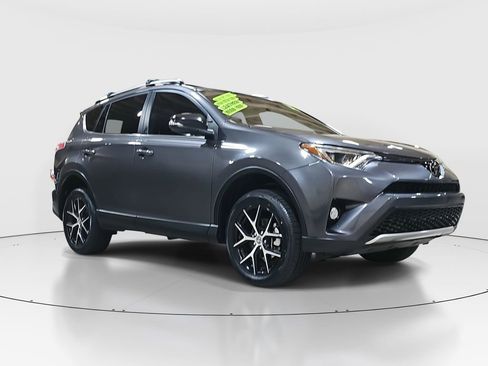 Certified 2018 Toyota RAV4 SE image 3