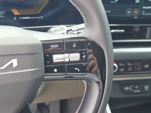 New 2027 Kia Carnival FWD image 31