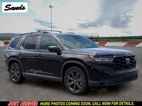 Used 2025 Honda Pilot Sport image 1