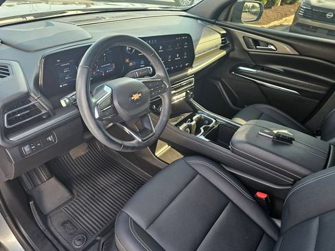 Used 2025 Chevrolet Traverse LT w/ Driver Confidence Package FWD image 20