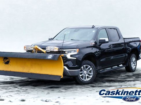 Used 2023 Chevrolet Silverado 1500 LT w/ Z71 Off-Road Package image 1