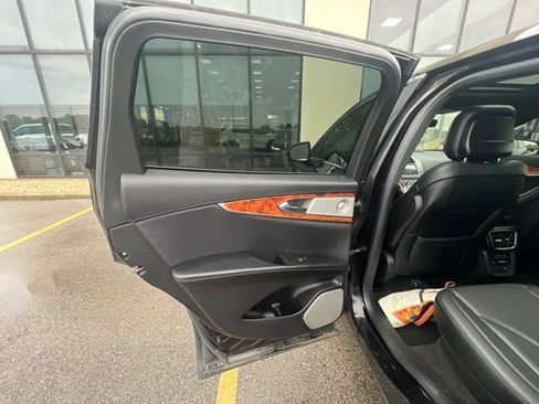 Used 2020 Lincoln Nautilus Reserve AWD/4WD image 16