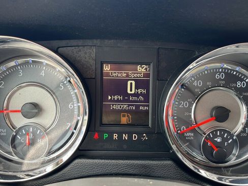 Used 2015 Chrysler Town & Country Touring FWD image 12