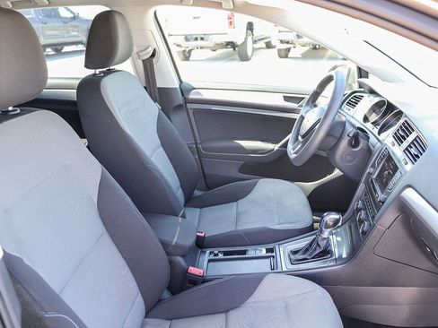 Used 2016 Volkswagen e-Golf SE FWD image 15