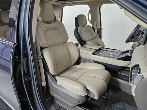 Used 2022 Lincoln Navigator Reserve image 19