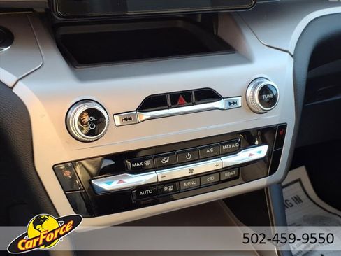 Used 2022 Ford Explorer XLT image 25