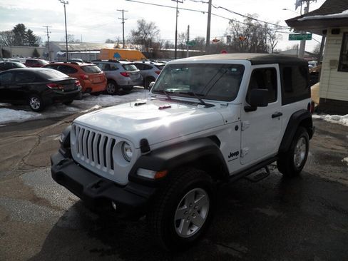Used 2022 Jeep Wrangler Sport image 7