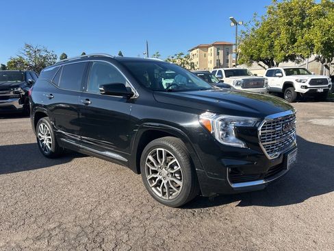 Used 2023 GMC Terrain Denali image 2