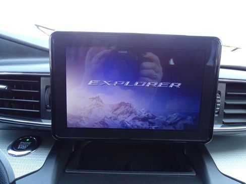 Used 2020 Ford Explorer XLT w/ Equipment Group 202A RWD image 8