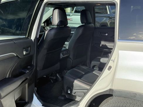 Used 2019 Toyota Highlander SE AWD/4WD image 29