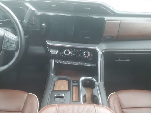 Used 2024 GMC Sierra 2500 Denali Ultimate AWD/4WD image 12