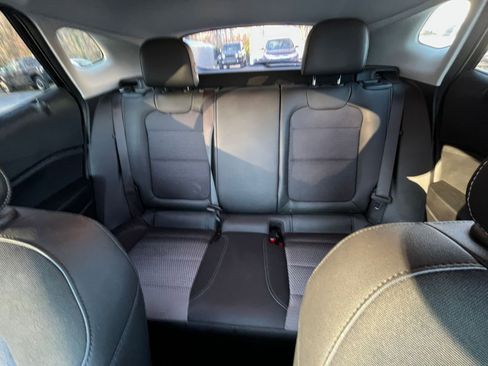 Used 2025 Chevrolet Trax LT image 32