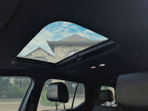 Used 2023 Chevrolet Traverse High Country image 26