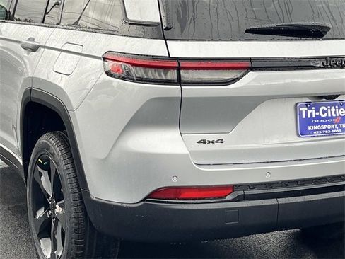 New 2025 Jeep Grand Cherokee Limited w/ Black Appearance Package image 5