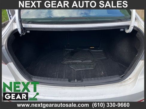 Used 2017 Hyundai Elantra SE FWD image 8