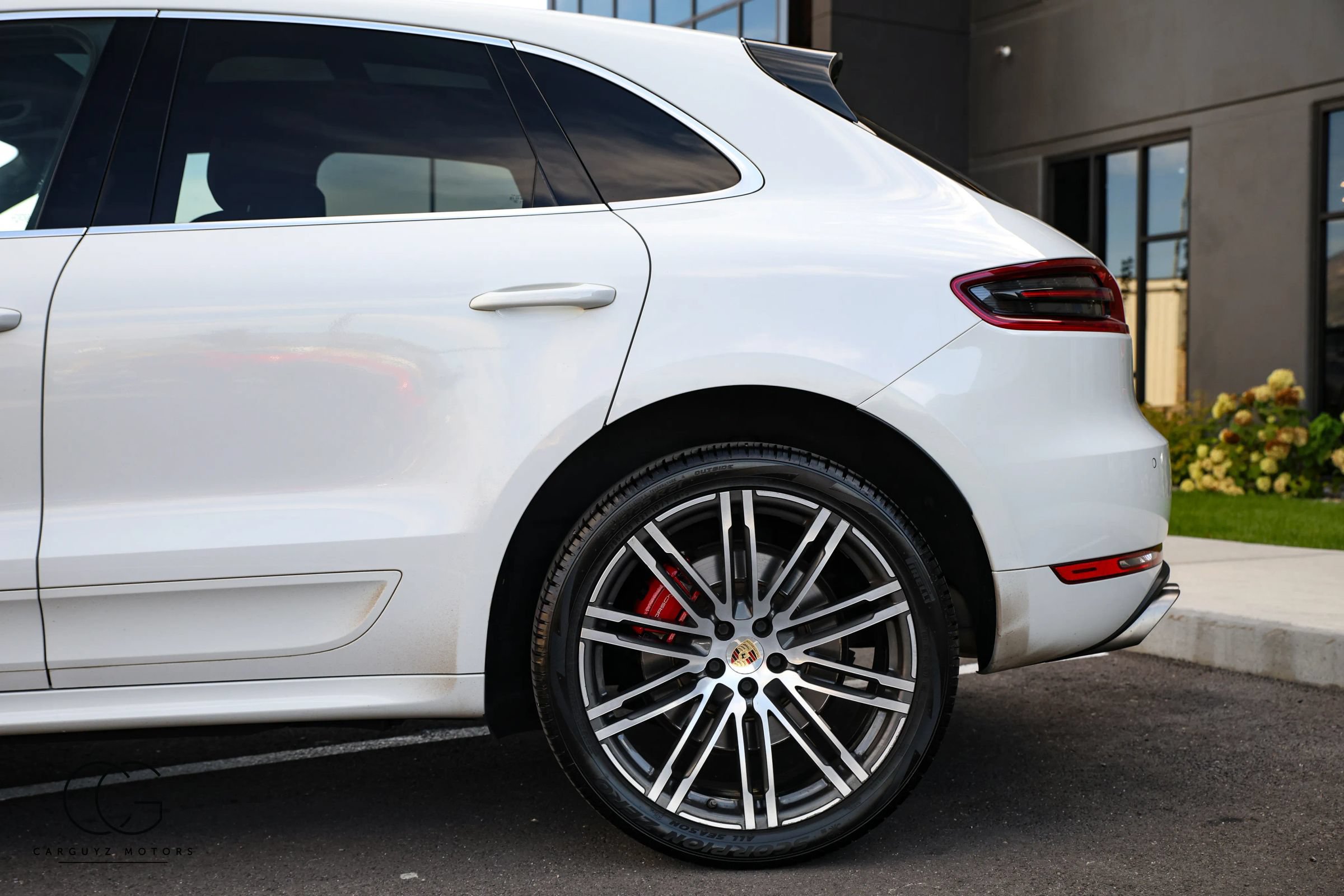 Used 2015 Porsche Macan Turbo AWD/4WD image 10