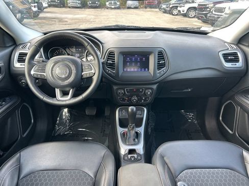 Certified 2019 Jeep Compass Latitude FWD image 31