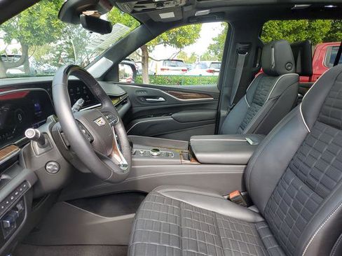 Certified 2024 Cadillac Escalade Premium Luxury Platinum image 23