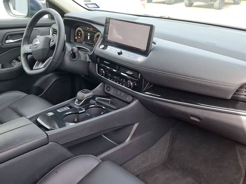 Used 2026 Nissan Rogue SL FWD image 12