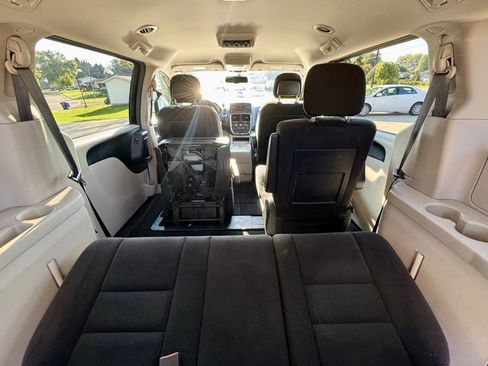 Used 2015 Dodge Grand Caravan SXT w/ UConnect Hands-Free Group image 11