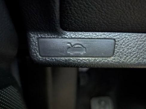 Used 2017 Subaru Forester 2.5i Touring AWD/4WD image 35