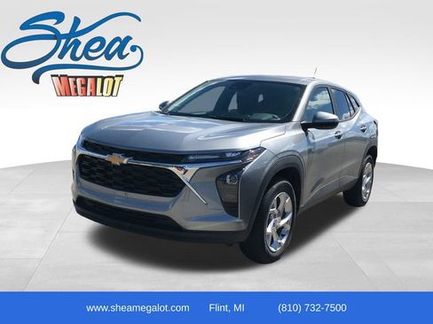 Used 2024 Chevrolet Trax LS w/ LS Convenience Package FWD image 1