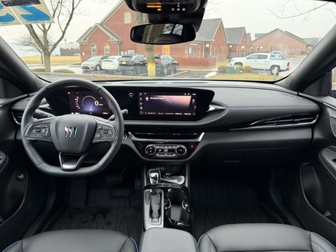 Used 2025 Buick Envista Sport Touring w/ Convenience I Package image 16