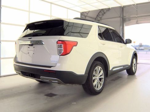 Used 2023 Ford Explorer XLT w/ Equipment Group 202A AWD/4WD image 5