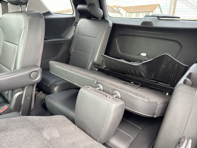Used 2018 Chevrolet Traverse Premier w/ Driver Confidence II Package FWD image 24