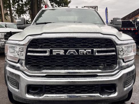 Used 2024 RAM 5500 Tradesman w/ Chrome Appearance Group image 3