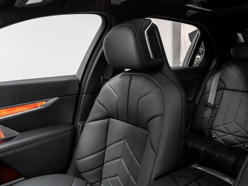 Used 2023 BMW i7 xDrive60 image 11